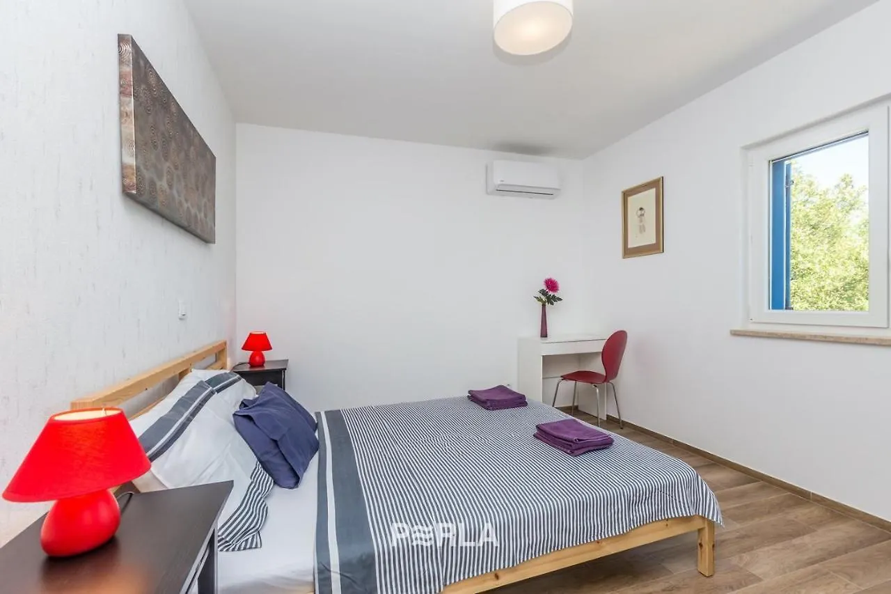 Apartment House Briny Pinezići 0*,